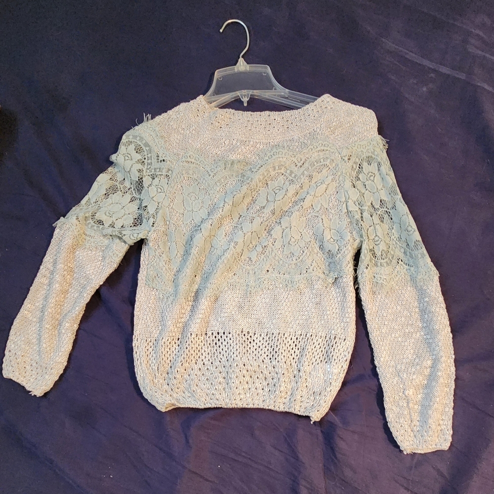 Thin sweater